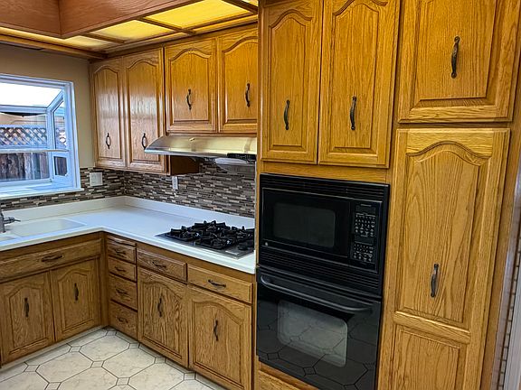 5th image of 37843 Menard Ct