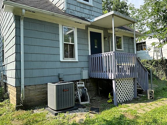 3rd image of 812 Pauline Blvd #2