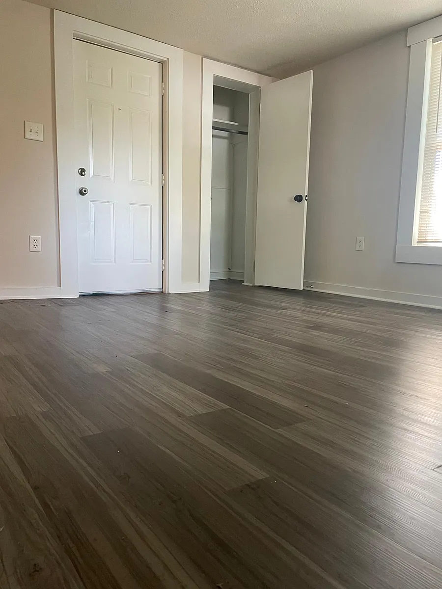 Building Photo - 156 Garrett St #1