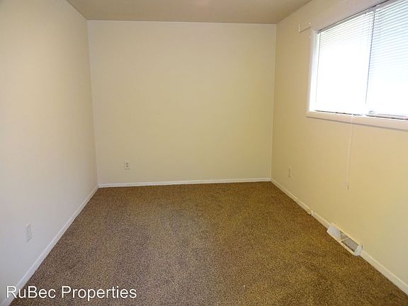 4th image of 4923 Malibu Dr