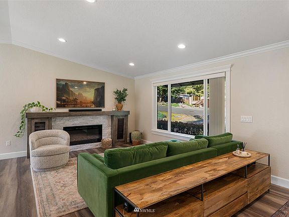 5th image of 12618 57th Dr SE