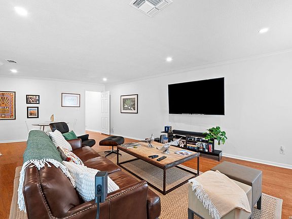 5th image of 201 ELLWOOD ST #211