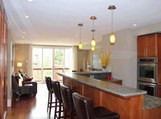 623 19th St S, Arlington, VA 22202