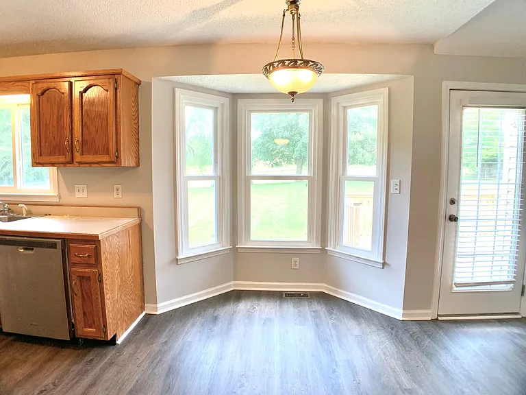 315 Harold Dr — Photo 8