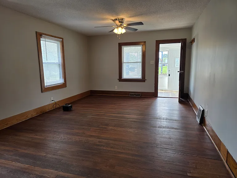 222 E Euclid Ave — Photo 5