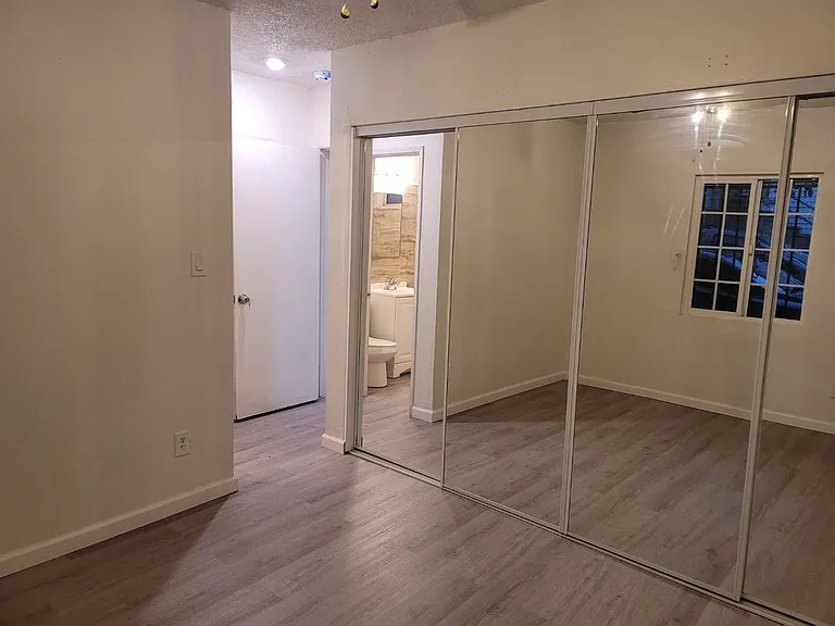 1709 S Hobart Blvd — Photo 5