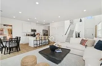 3 bed, 2.5 bath, 1719 sqft, $2,500 — Photo 4