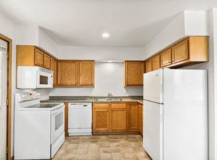 15 Pine Ridge Ct APT 1, Watertown, WI 53094