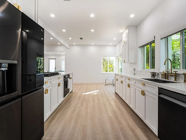 8866 Carlyle Ave — Photo 30