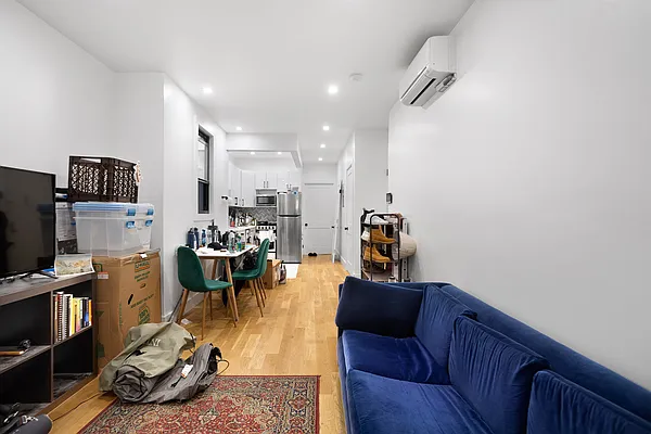 Rented by Safdie Realty Group | media 4