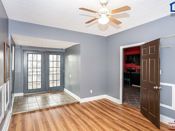 5th image of 912 W Scott Ave