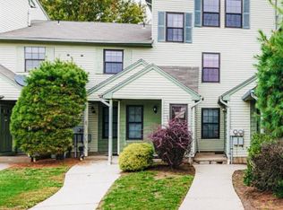 904 Woodbridge Commons Way, Iselin, NJ 08830