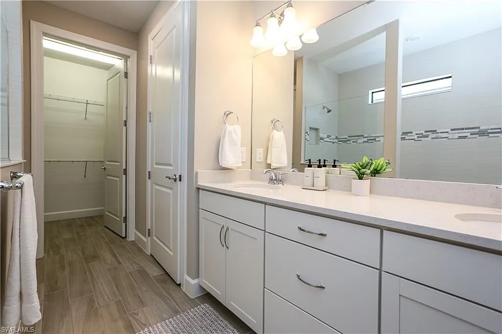 3 bed, 2.0 bath, 2050 sqft, $14,000 — Photo 2