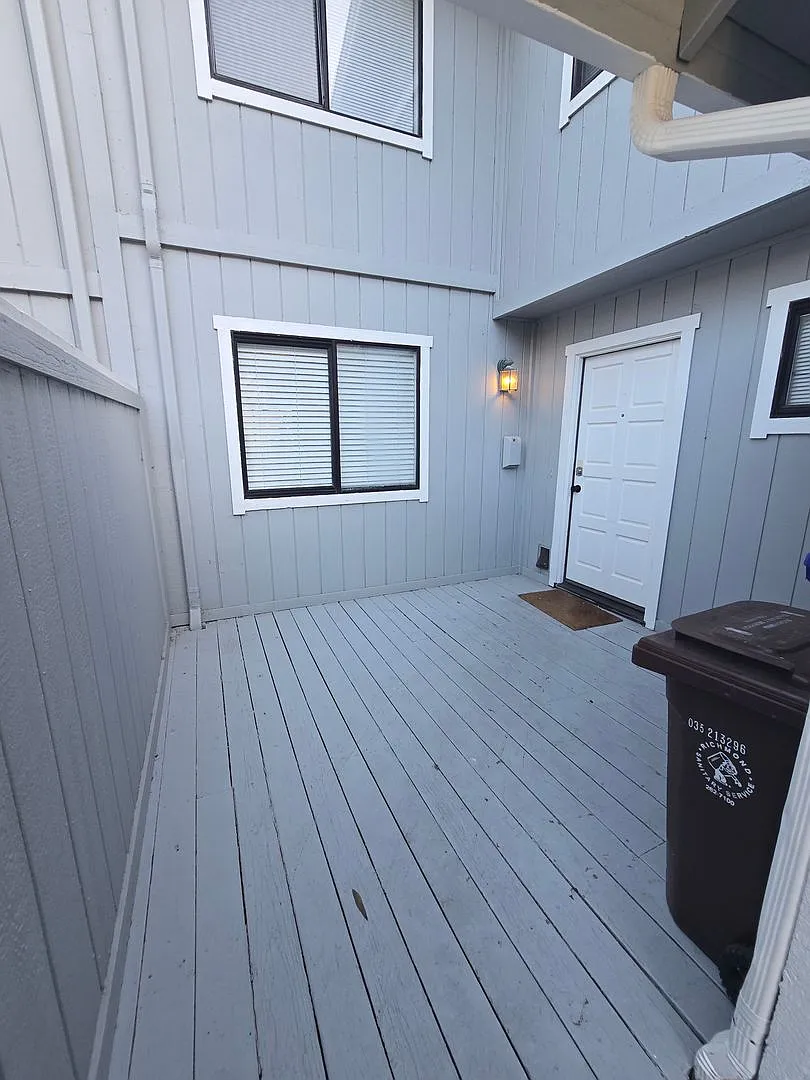 Beautifully Remodeled 3-Bedroom Townhouse with Panoramic Views & 2-Car Garage — Photo 3