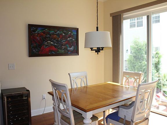 Kitchen Table, Eat in
