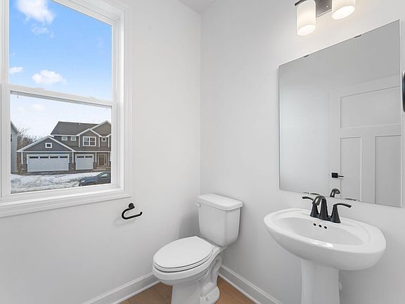 5th image of 1930 Tamarack Rd