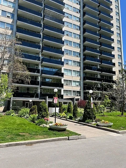 45 Oakmount Rd — Photo 2