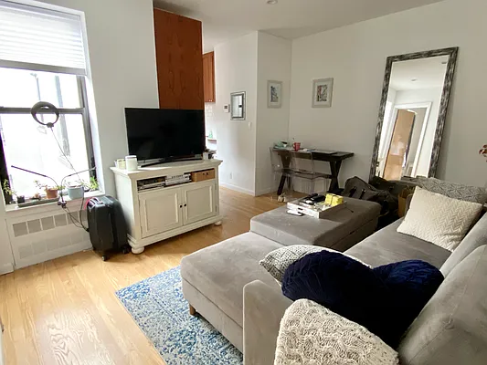 Rented by Compass | media 7