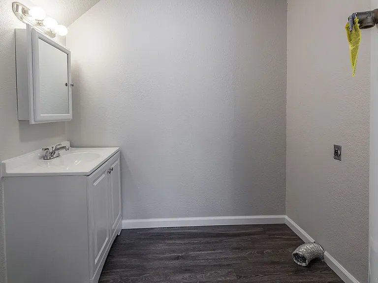 2327 W 6th St — Photo 13