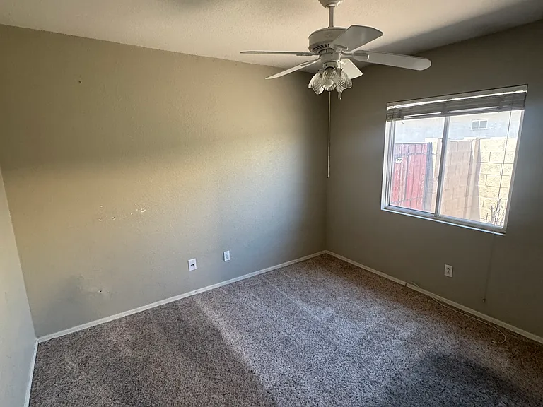5022 E Holmes Ave — Photo 9