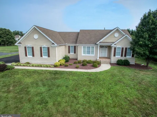 60 Clark Ct, Dover, DE 19901