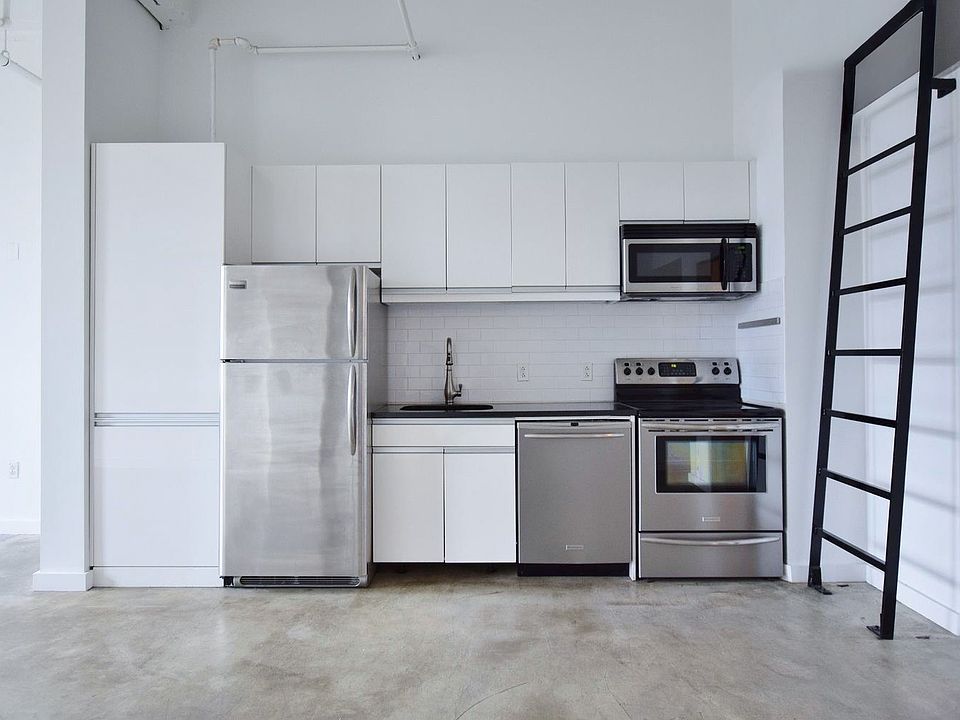 1st image of 44 Berry St APT 3E