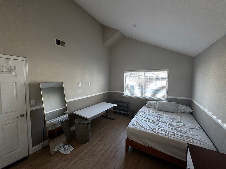 1st image of 2310 Villa Pl