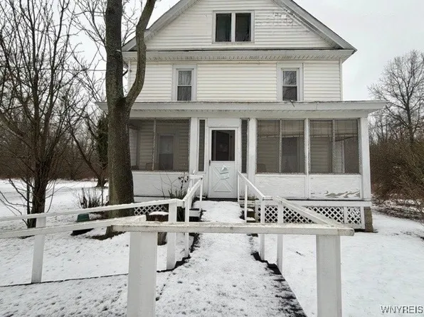 8470 Lapp Rd, Clarence Center, NY 14032