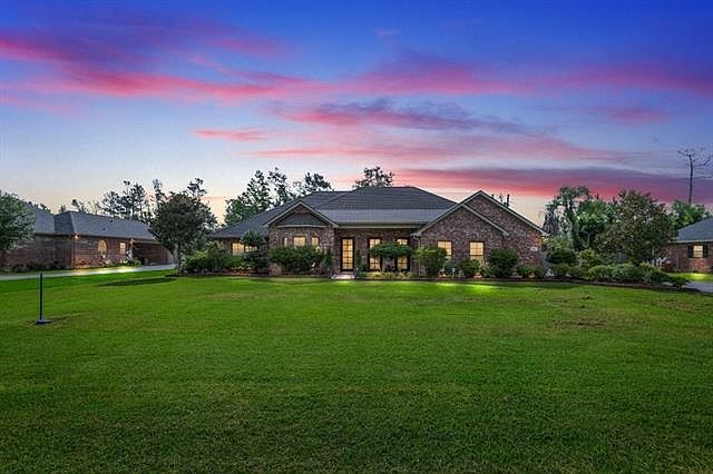 1st image of 512 Colonial Dr