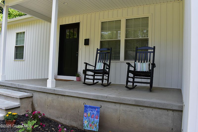 3rd image of 32 Swan Street