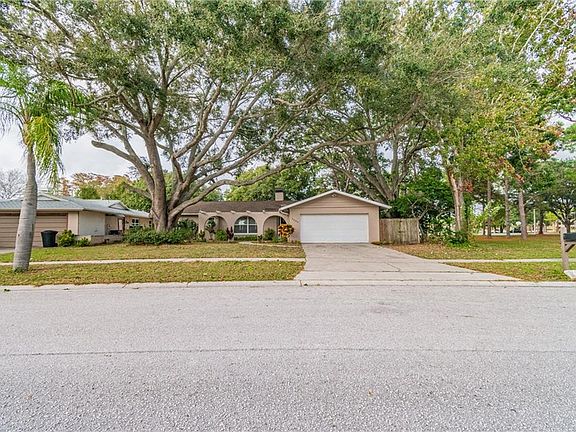3rd image of 2490 Moore Haven Dr W