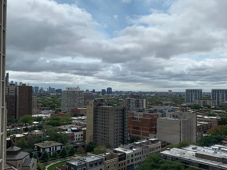 2626 N Lakeview Ave #2010 — Photo 7