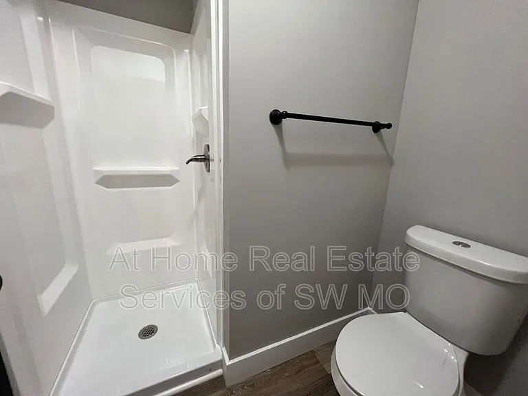 738 E Powell St — Photo 18