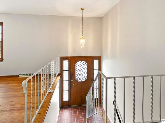 3rd image of 9728 Erskine St