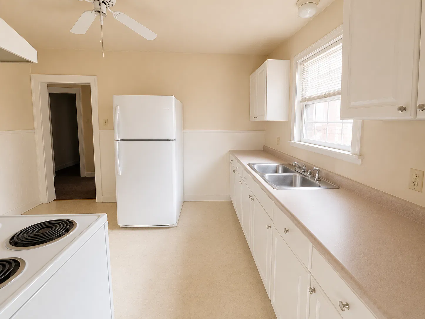 3 bed, 1400 sqft, $1,000 — Photo 3