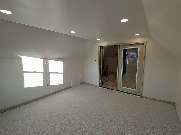 347 Spahr St — Photo 35