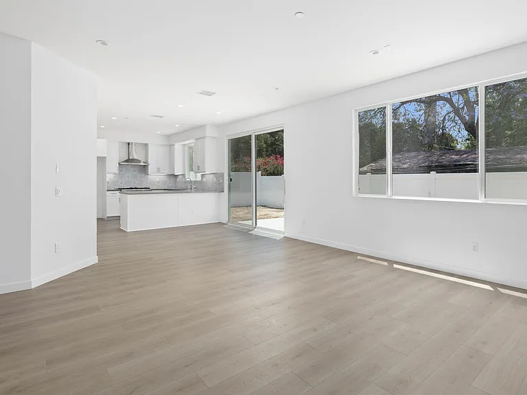 17308 Lemay St — Photo 11