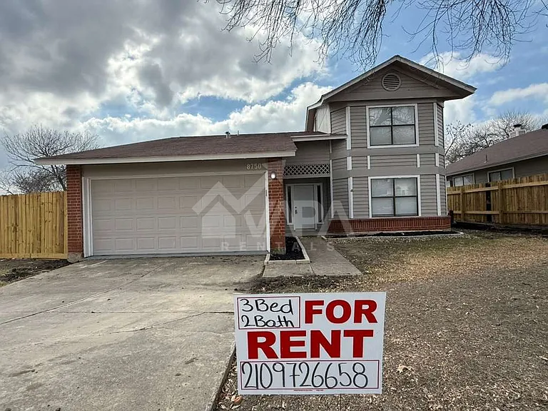 8750 Shallow Ridge Dr — Photo 2