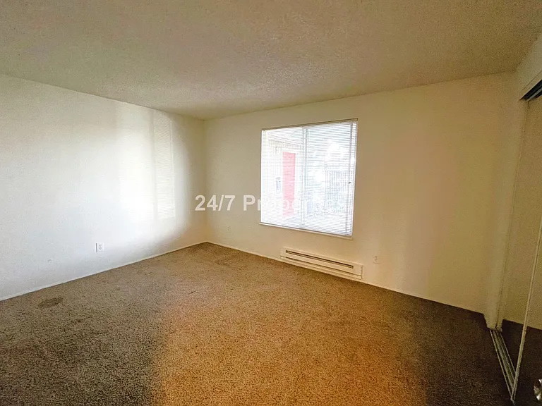 6421 SE 52nd Ave — Photo 9