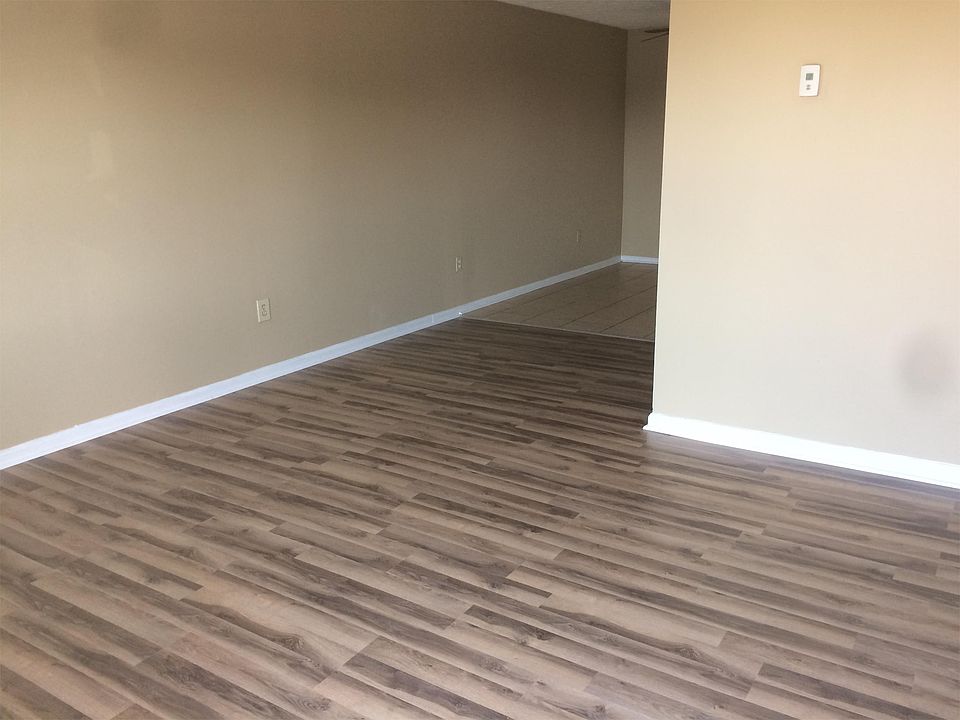 1st image of 1645 Foxhaven Dr APT 15