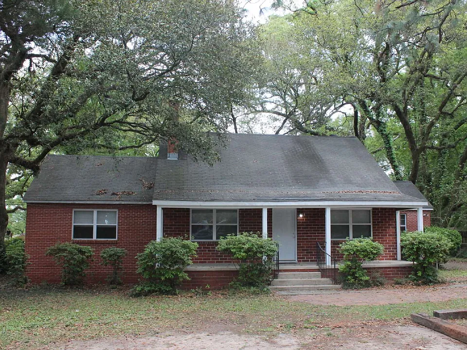855 Azalea Rd
