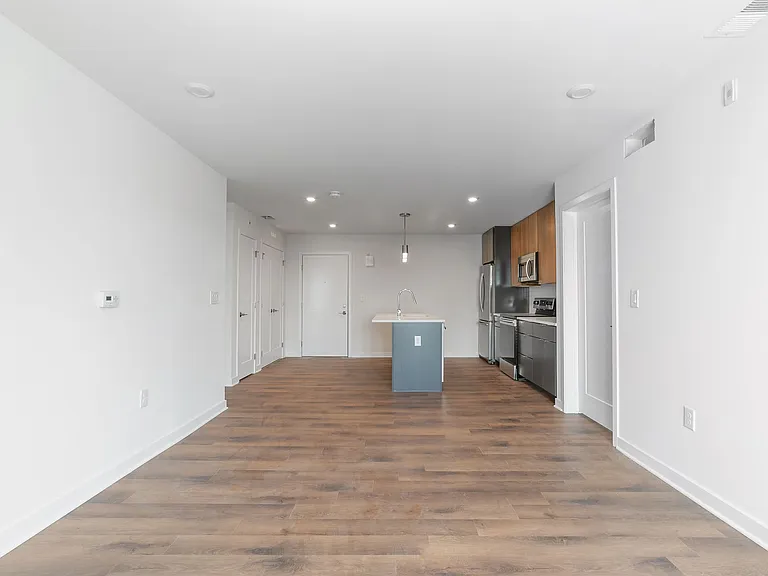 Graduate Pointe — Photo 25