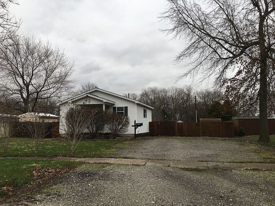 2nd image of 1104 N Locust St