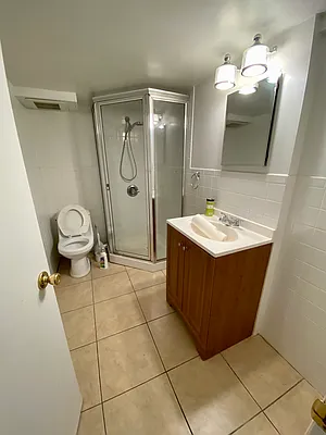 Rented by Safdie Realty Group | media 16