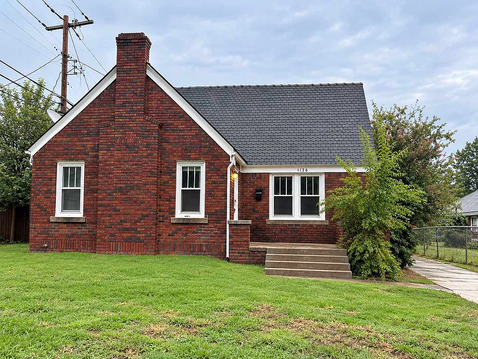1136 N Villa Ave