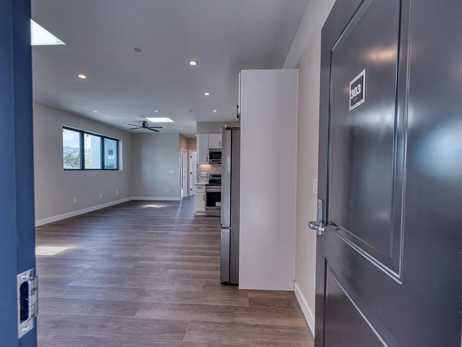 2 bed, 1111 sqft, $4,200 — Photo 3