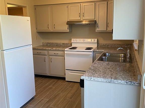 5th image of 704 N Main St