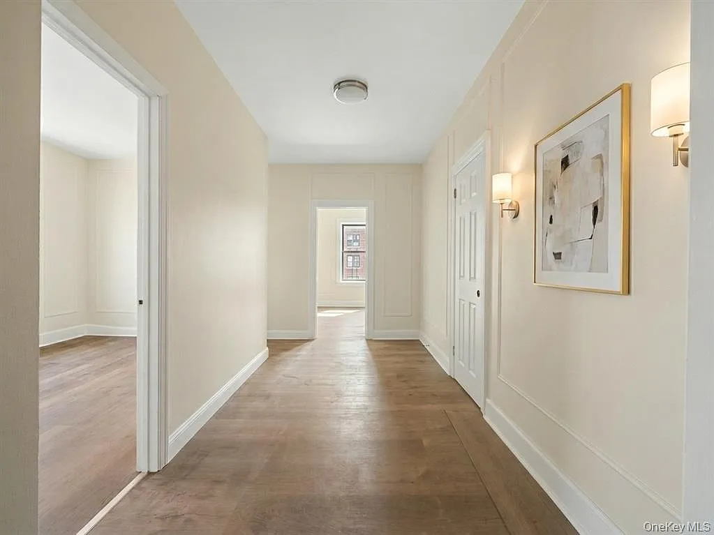 2 bed, 1000 sqft, $2,300 — Photo 2