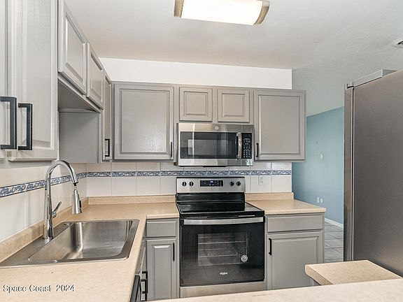 3rd image of 4525 Hood Ave