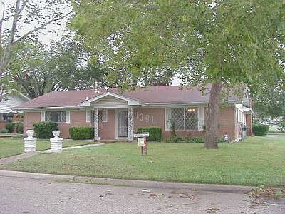 1st image of 1301 Flynn St
